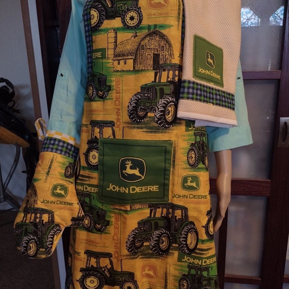 John Deere Apron, Oven Mitt, Towel Set